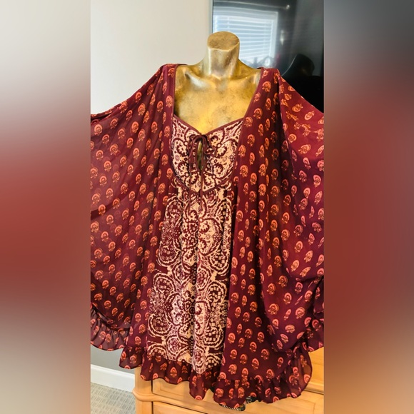 Absolutely stunning Free People Boho style midi/ mini dress with cape sleeves - Picture 2 of 5